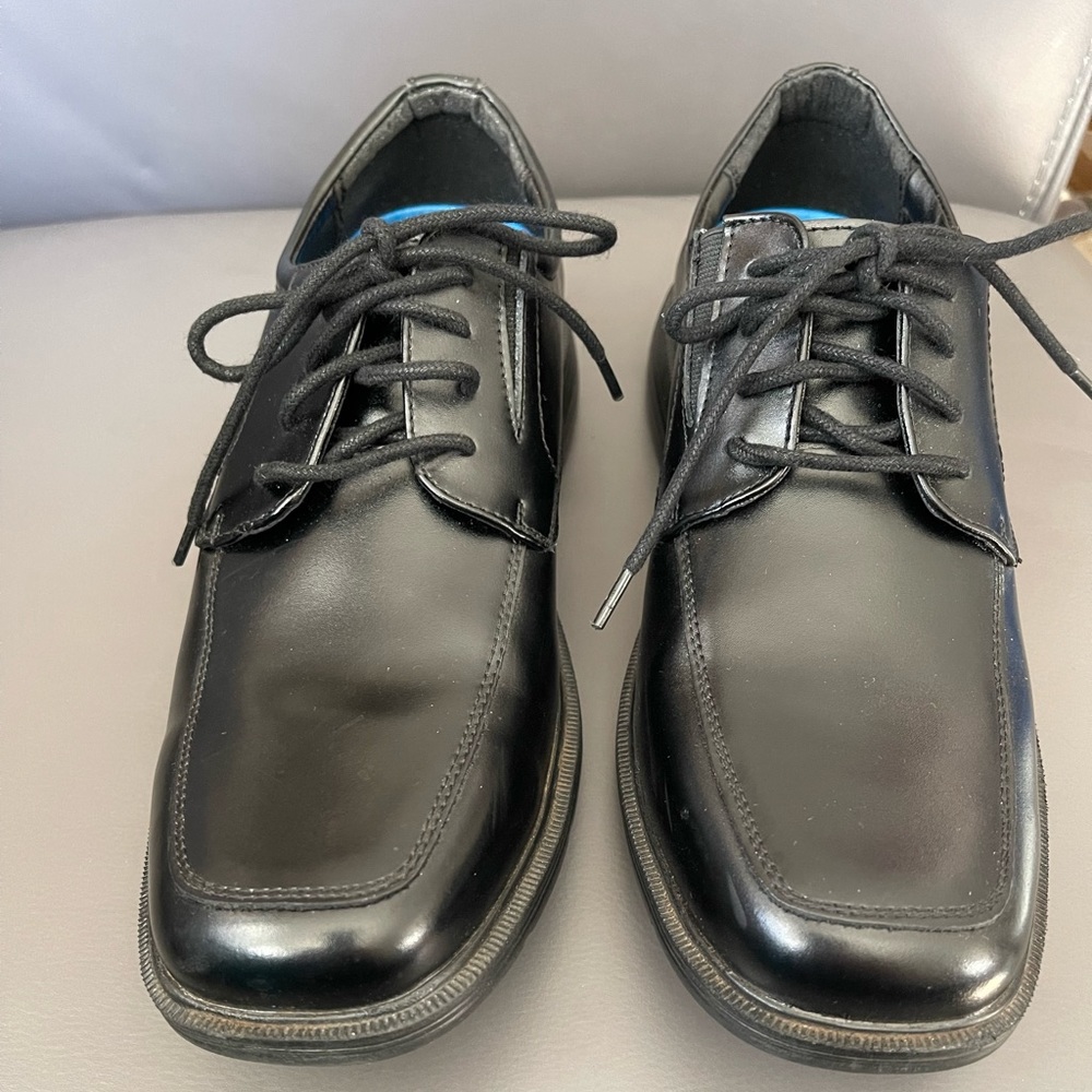 Sketchers relaxed fit memory foam lace
up square toe shoe size 8 men's-used once